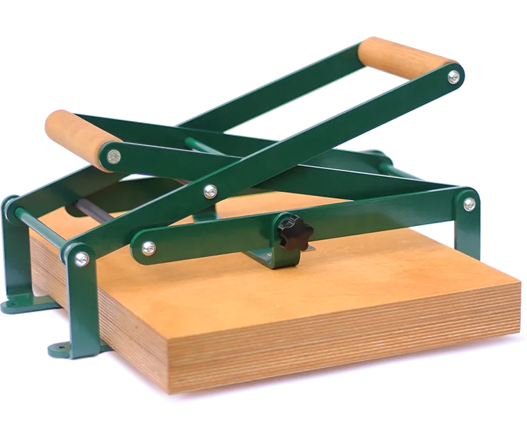 Size A3 wooden linocut printing press made with the highest quality materials on the market, two levers for each size, centering lines and other features.